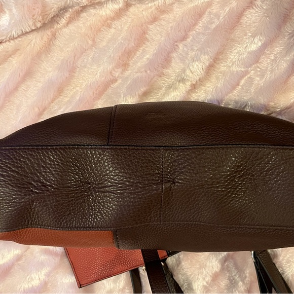 NWT large w/dust bag.   NEVER WORN RETAIL $198….temp.price cut for  auction - Picture 15 of 16